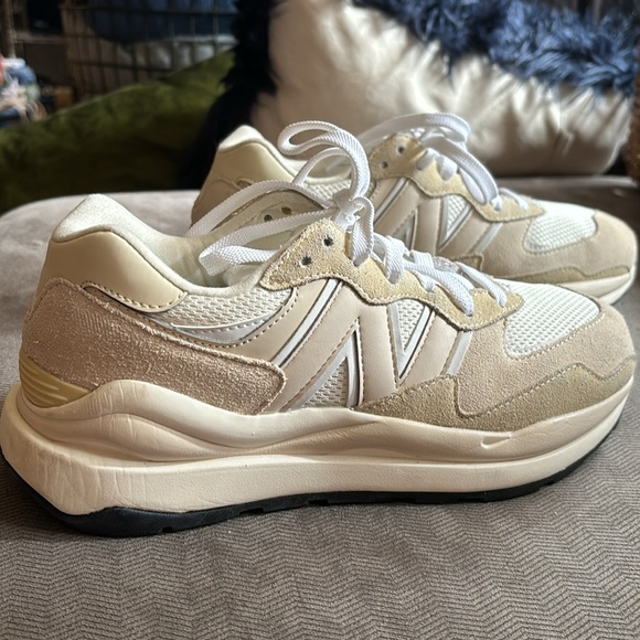 Like new - New Balance 57/40 in Sea Salt Calm Taupe US Women’s Size 9 - Picture 4 of 4